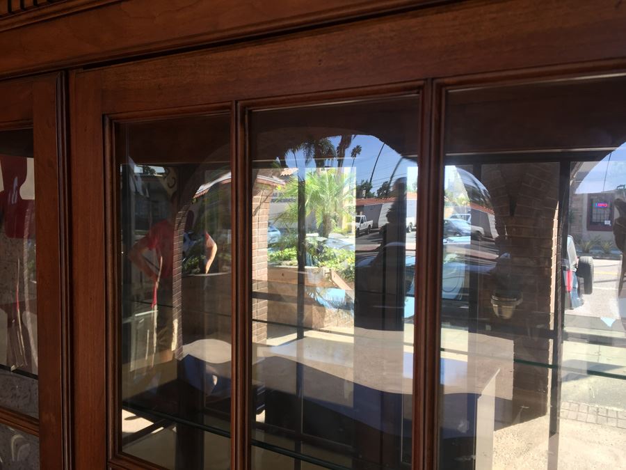 Collingwood Display Cabinet With Bubble Glass And Bottom Drawer Lighted [Photo 9]