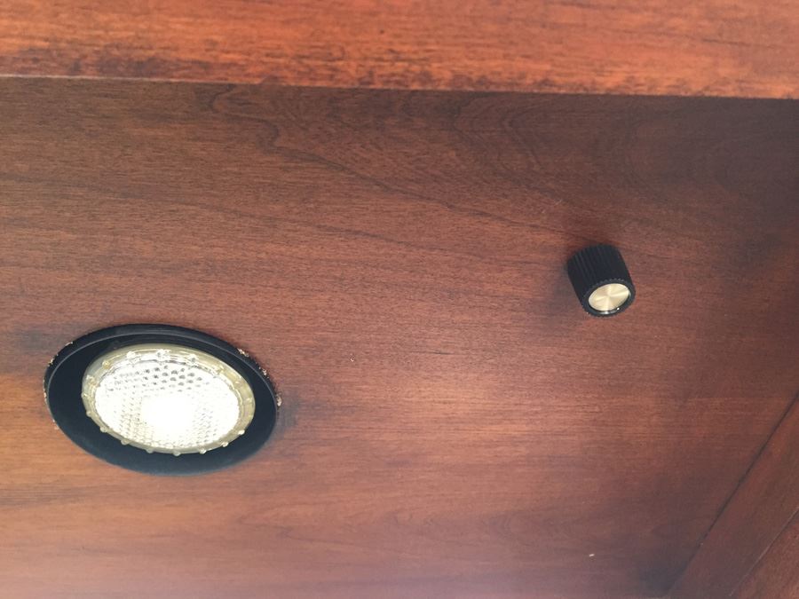 Collingwood Display Cabinet With Bubble Glass And Bottom Drawer Lighted [Photo 17]