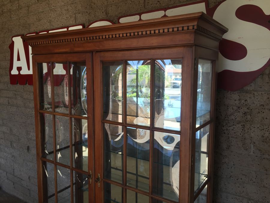 Collingwood Display Cabinet With Bubble Glass And Bottom Drawer Lighted [Photo 7]