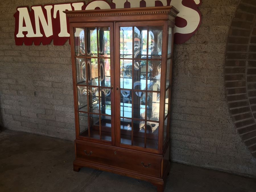 Collingwood Display Cabinet With Bubble Glass And Bottom Drawer Lighted