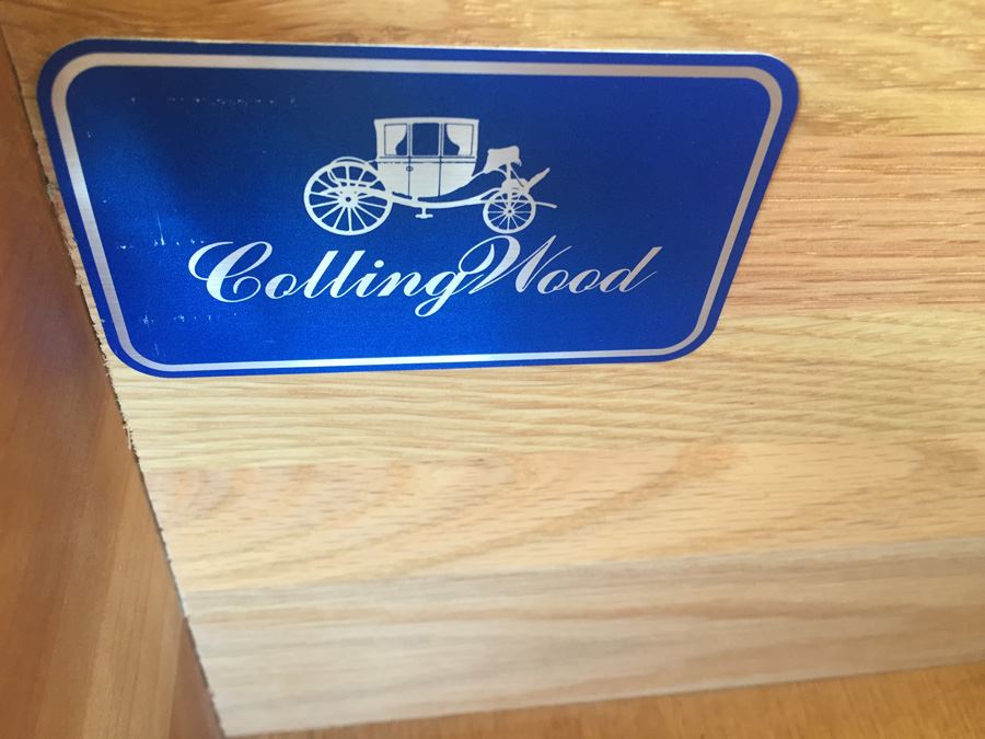 Collingwood Display Cabinet With Bubble Glass And Bottom Drawer Lighted [Photo 12]