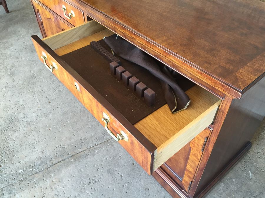 Thomasville Mahogany Buffet [Photo 15]