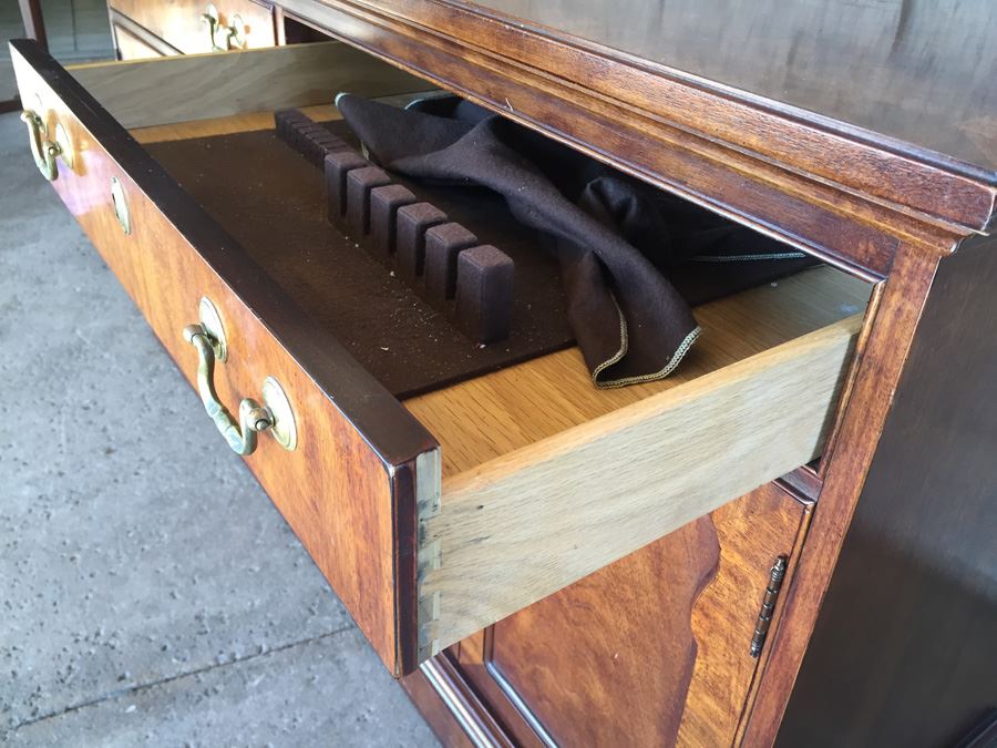 Thomasville Mahogany Buffet [Photo 2]