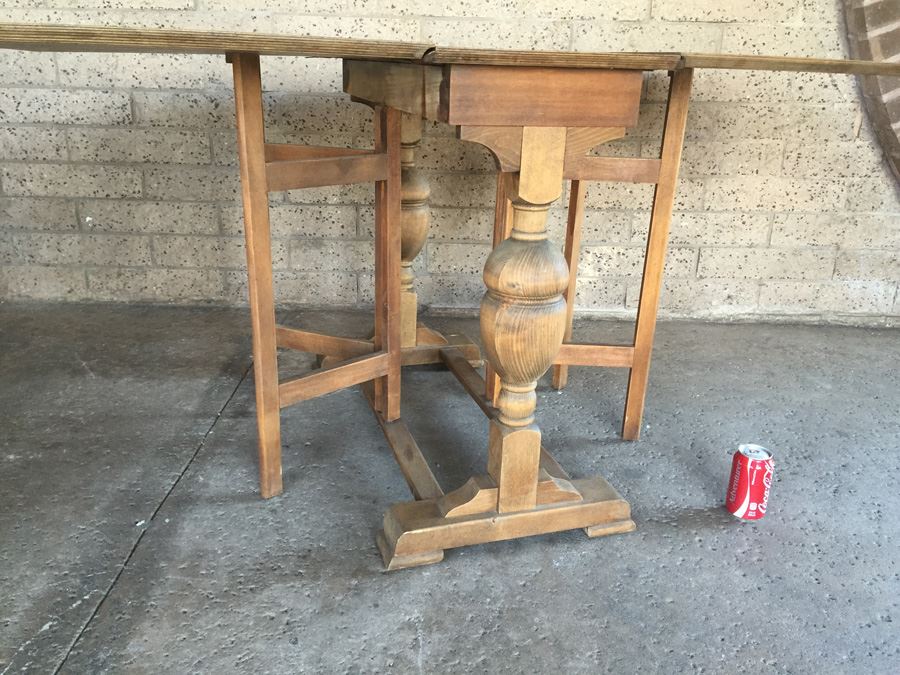 Drop-Leaf Gateleg Table [Photo 11]