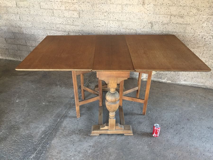 Drop-Leaf Gateleg Table [Photo 6]