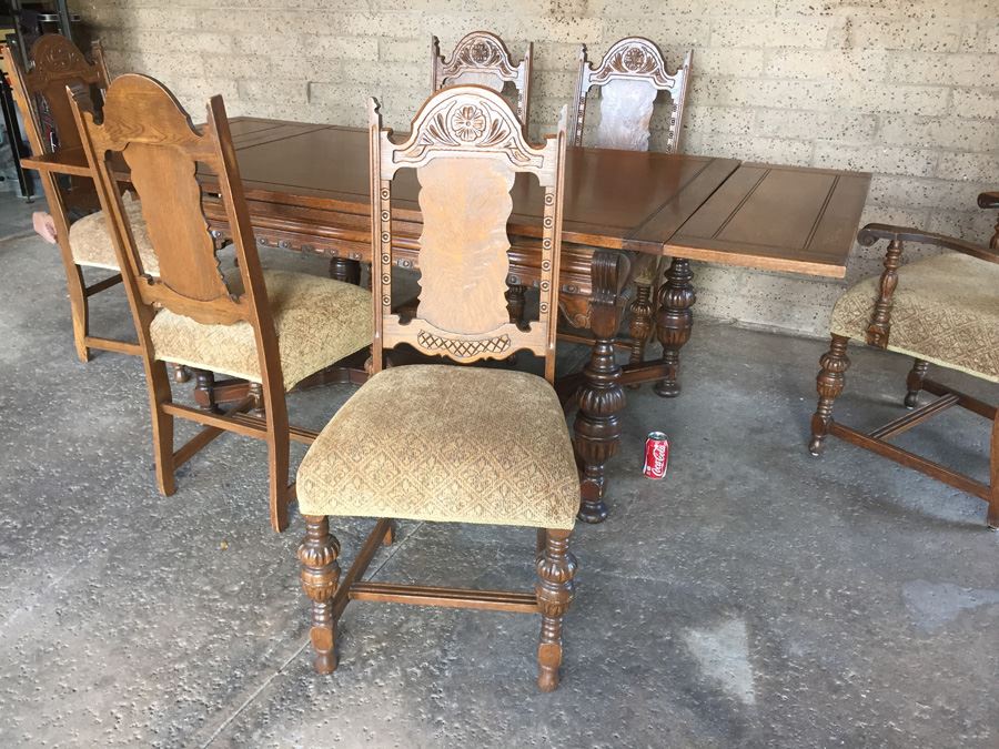 Large Antique Table With Built In Leaves And Six Chairs [Photo 28]