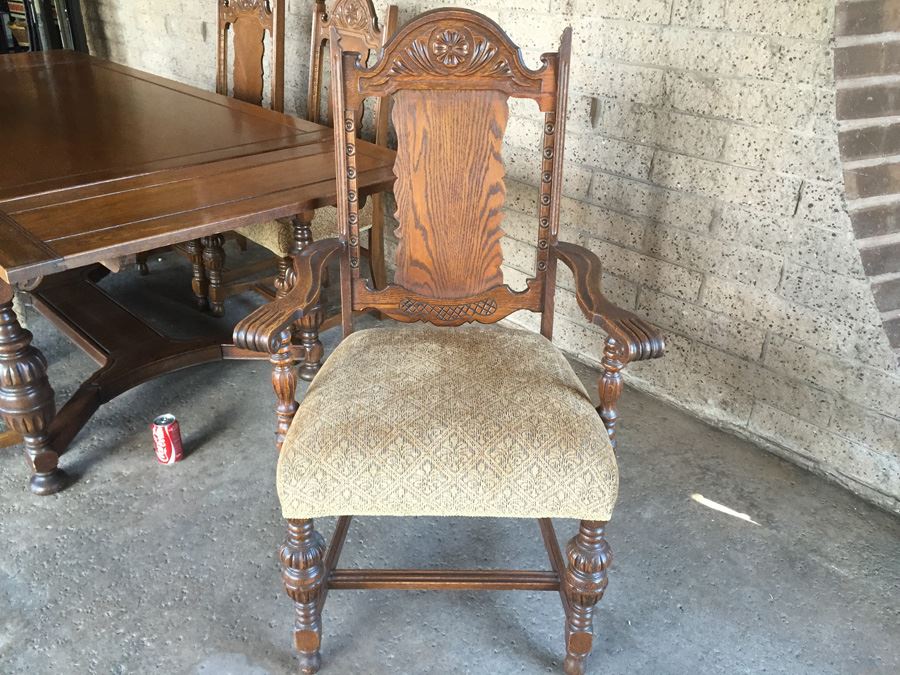Large Antique Table With Built In Leaves And Six Chairs [Photo 3]