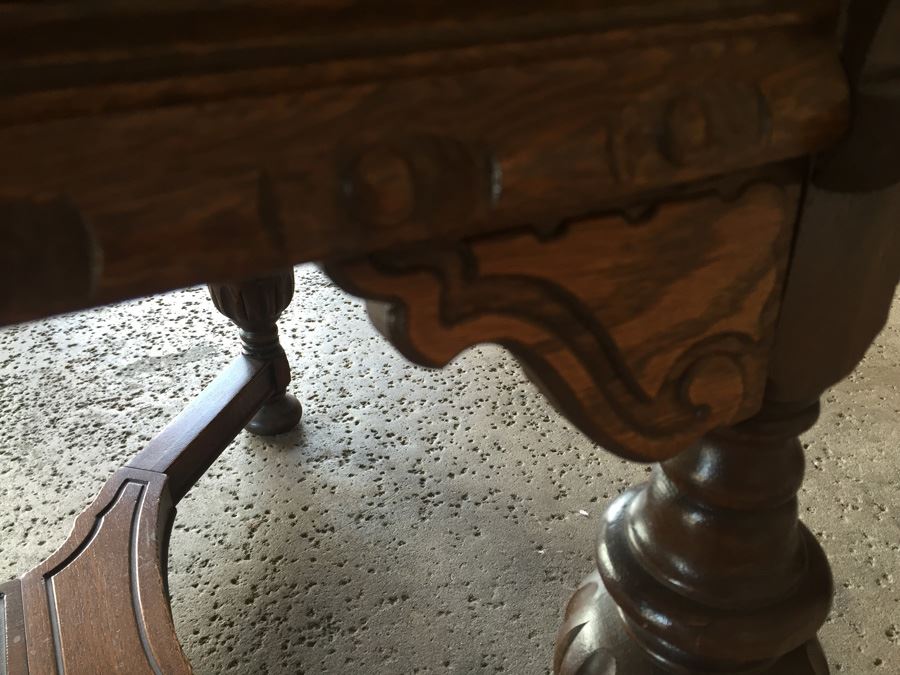 Large Antique Table With Built In Leaves And Six Chairs [Photo 18]