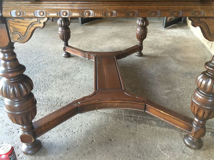 Large Antique Table With Built In Leaves And Six Chairs [Photo 9]