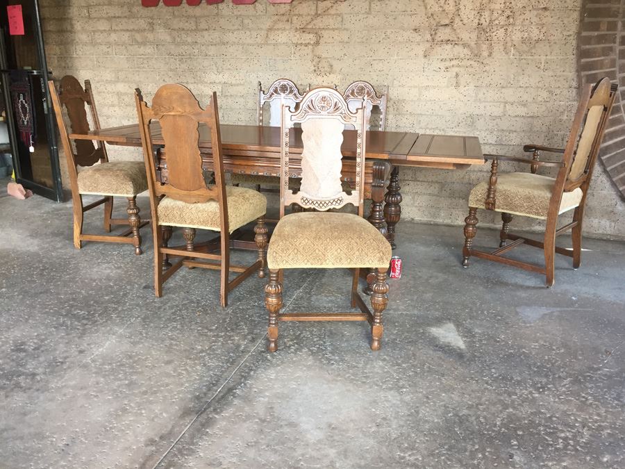 Large Antique Table With Built In Leaves And Six Chairs [Photo 30]