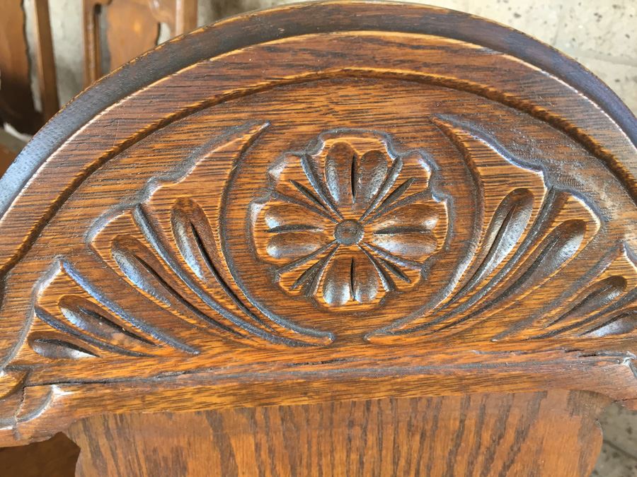 Large Antique Table With Built In Leaves And Six Chairs [Photo 24]