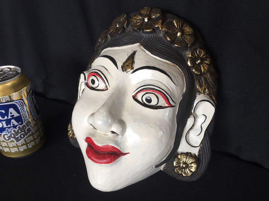 Hand Painted Hand Carved Balinese Woman Mask [Photo 5]