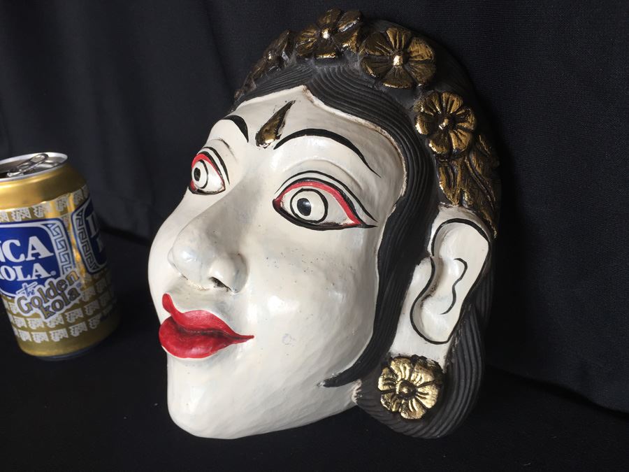Hand Painted Hand Carved Balinese Woman Mask [Photo 2]