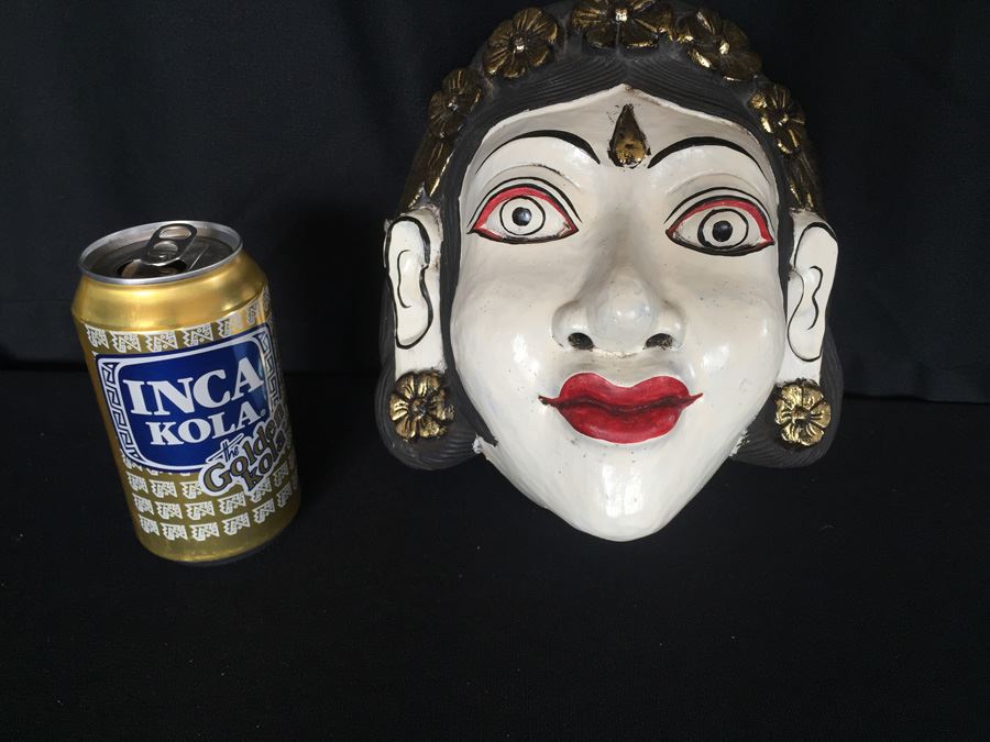 Hand Painted Hand Carved Balinese Woman Mask [Photo 4]