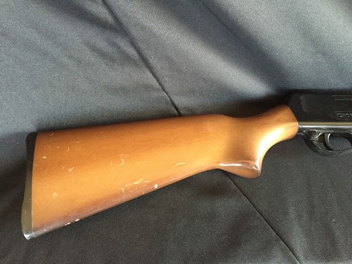 Crosman Model 1 .22 Caliber Air Gun Coleman Company In Excellent Condition [Photo 13]