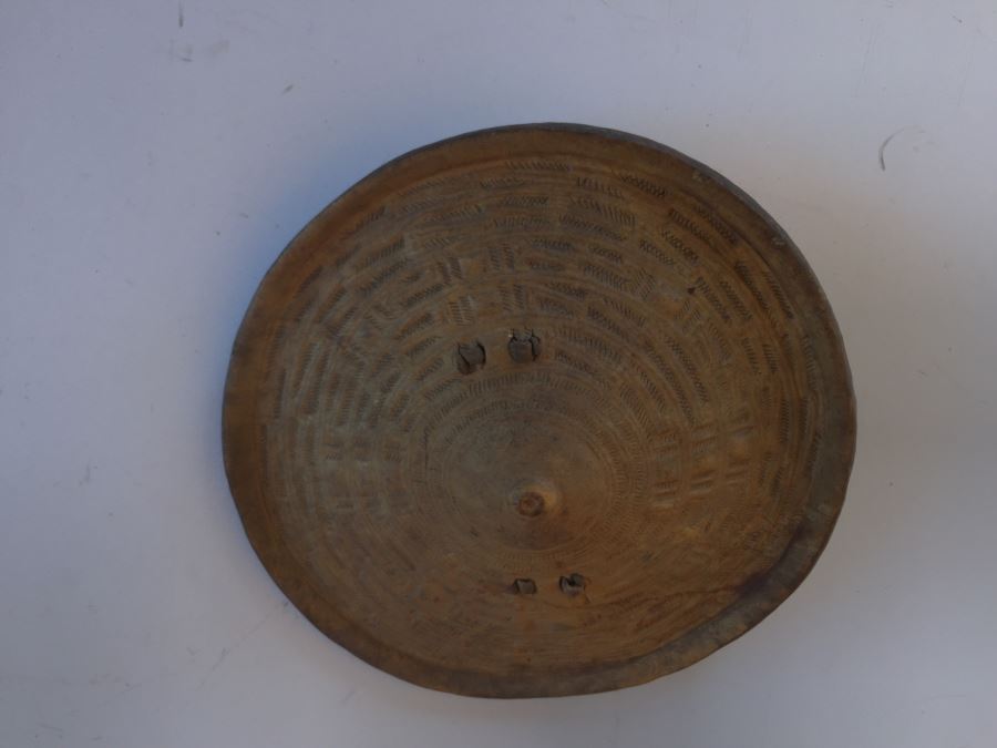 Small Primitive Shield [Photo 1]