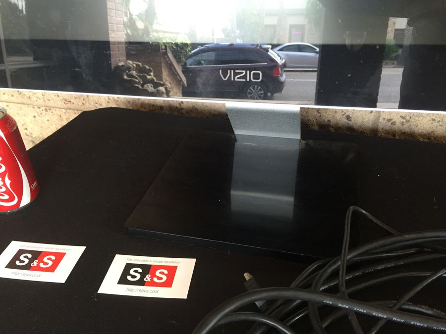 Large Vizio 26' Adjustable Computer Monitor VMM26 LP2626