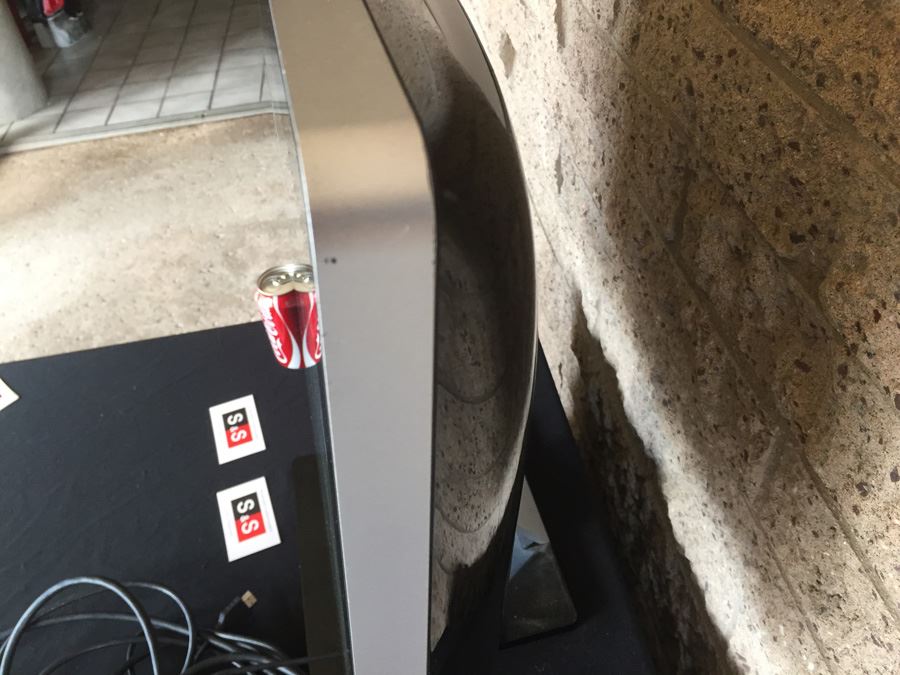 Large Vizio 26' Adjustable Computer Monitor VMM26 LP2626 [Photo 5]