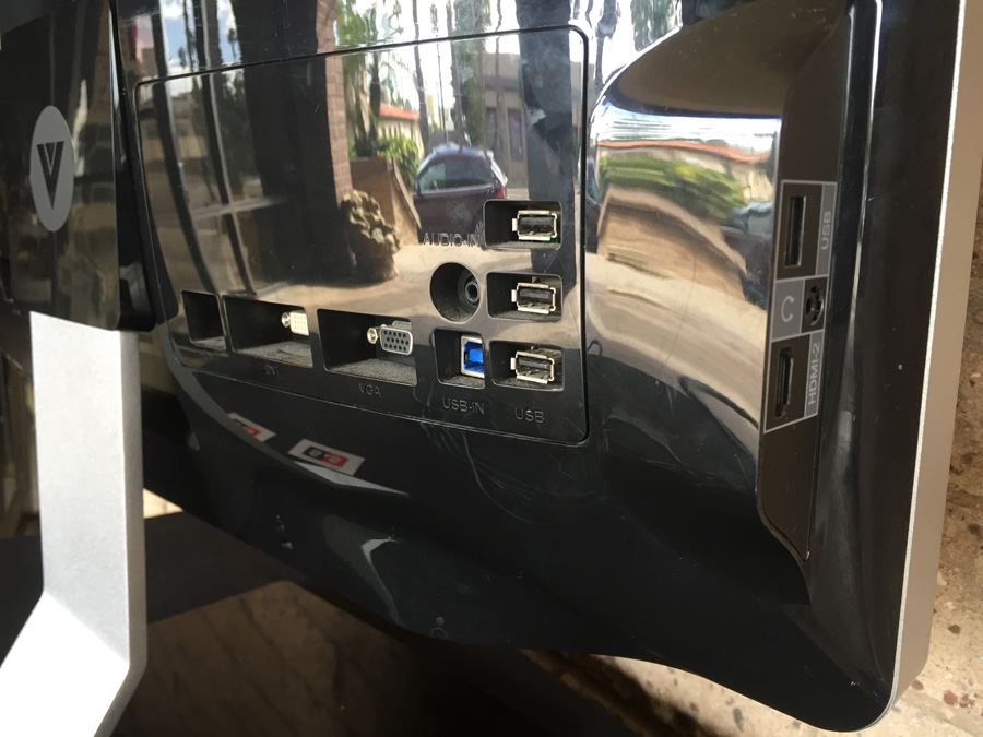 Large Vizio 26' Adjustable Computer Monitor VMM26 LP2626 [Photo 9]