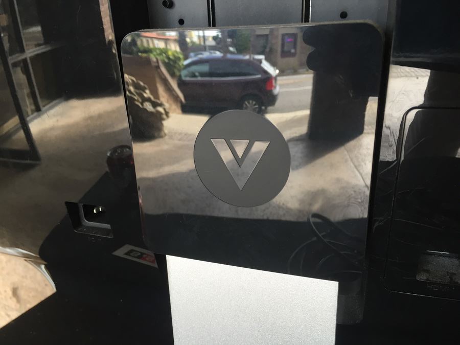 Large Vizio 26' Adjustable Computer Monitor VMM26 LP2626 [Photo 10]