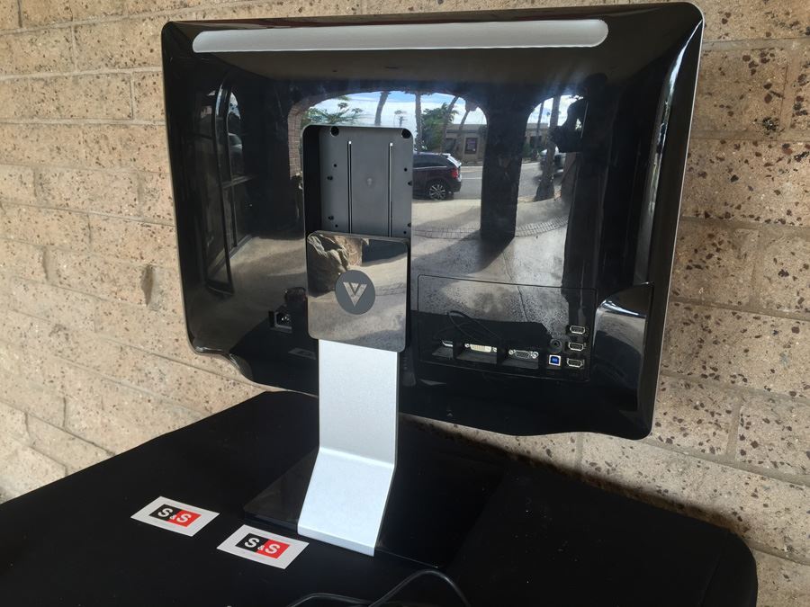 Large Vizio 26' Adjustable Computer Monitor VMM26 LP2626 [Photo 7]