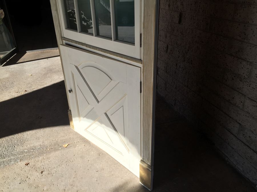 White And Gold Corner Cabinet [Photo 9]