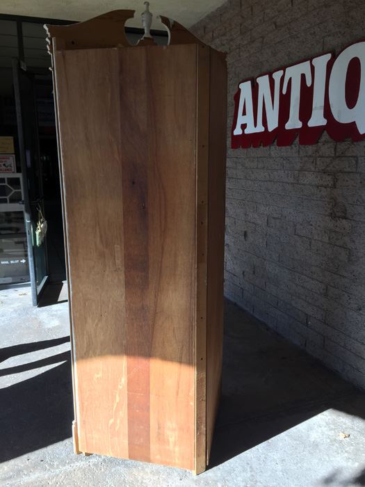 White And Gold Corner Cabinet [Photo 3]