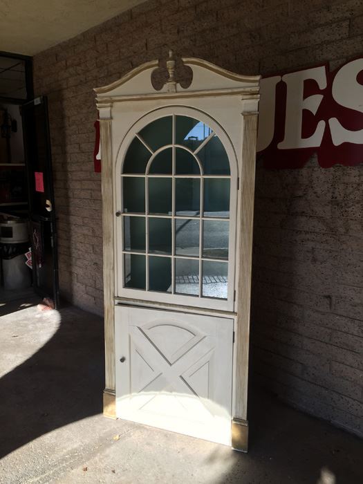 White And Gold Corner Cabinet [Photo 5]