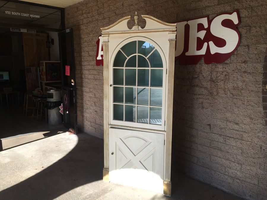 White And Gold Corner Cabinet [Photo 4]