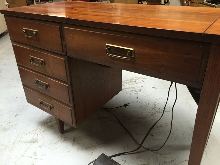 Singer Sewing Machine And Desk Packed With Sewing Goodies Touch-Tronic 2000 [Photo 5]