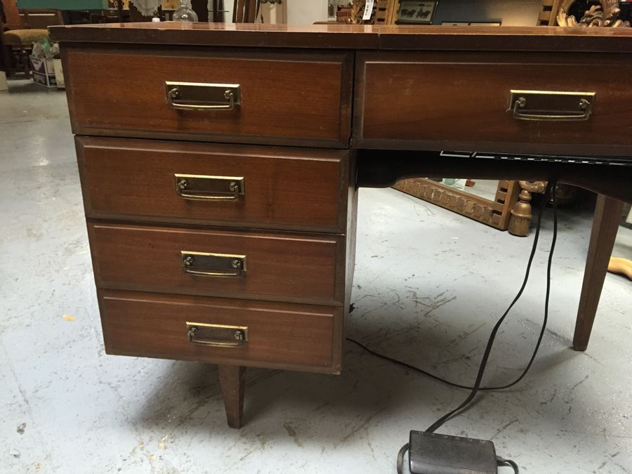 Singer Sewing Machine And Desk Packed With Sewing Goodies Touch-Tronic 2000 [Photo 6]