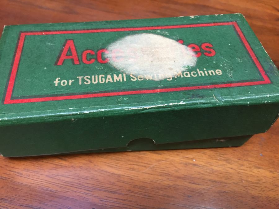 Singer Sewing Machine And Desk Packed With Sewing Goodies Touch-Tronic 2000 [Photo 29]