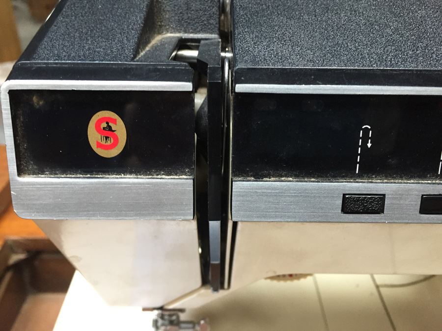 Singer Sewing Machine And Desk Packed With Sewing Goodies Touch-Tronic 2000 [Photo 12]