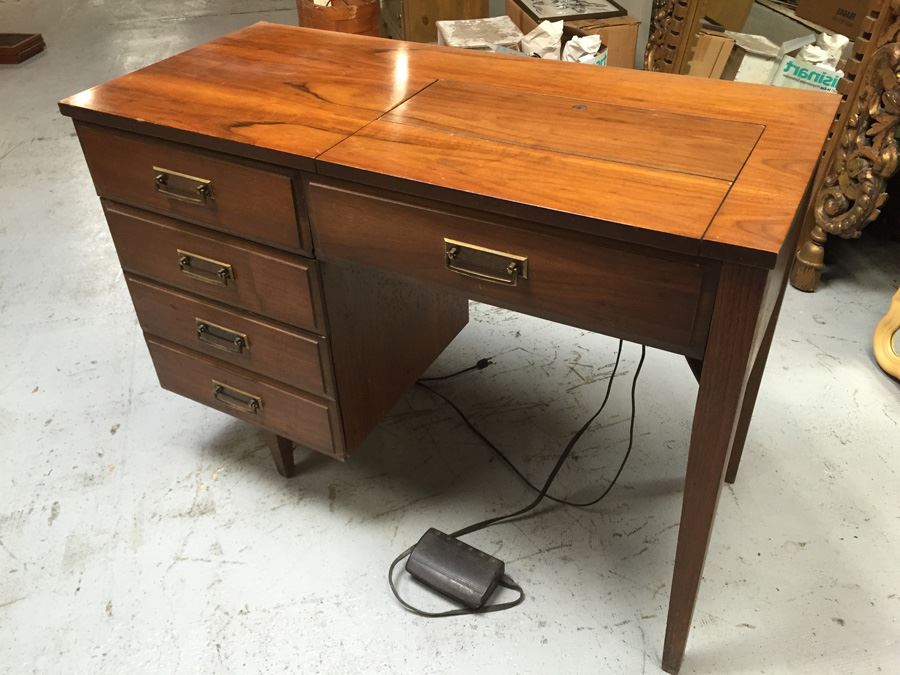 Singer Sewing Machine And Desk Packed With Sewing Goodies Touch-Tronic 2000 [Photo 4]