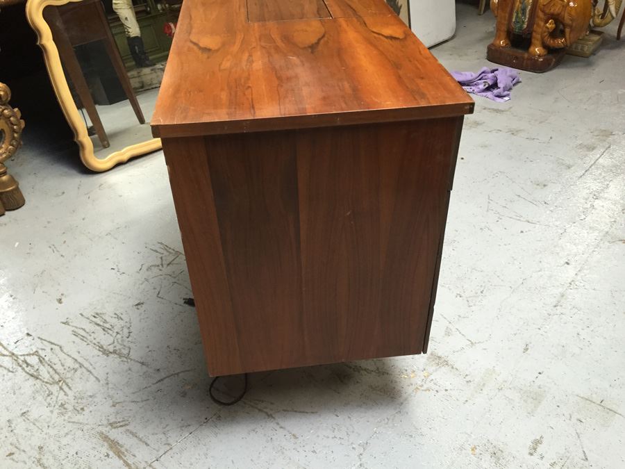 Singer Sewing Machine And Desk Packed With Sewing Goodies Touch-Tronic 2000 [Photo 9]