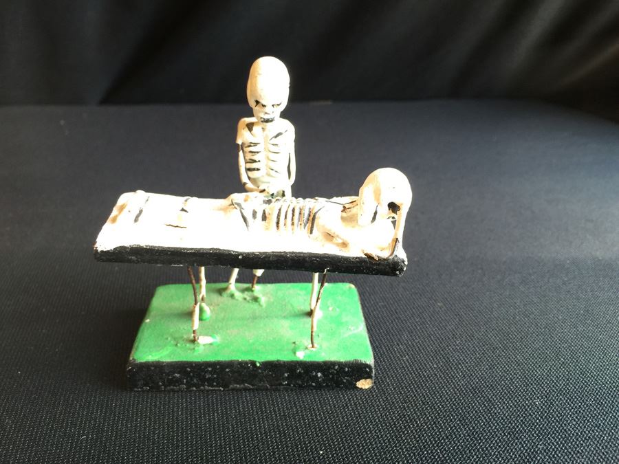 Skeleton Operating On Skeleton Figure [Photo 3]