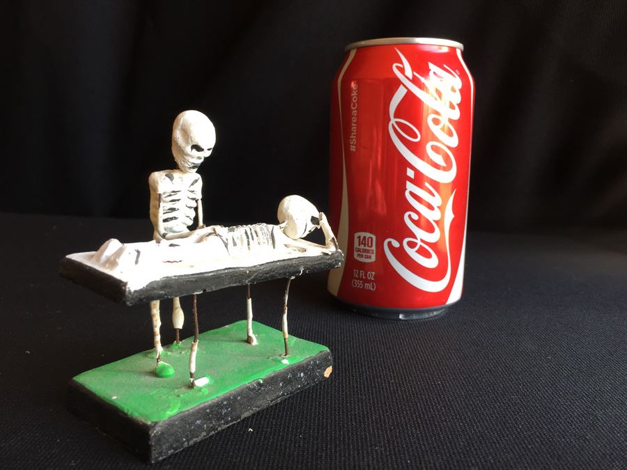 Skeleton Operating On Skeleton Figure [Photo 4]