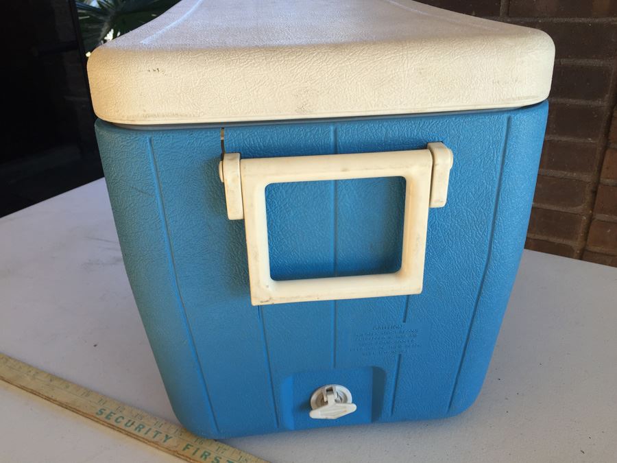 Blue Coleman Cooler [Photo 2]