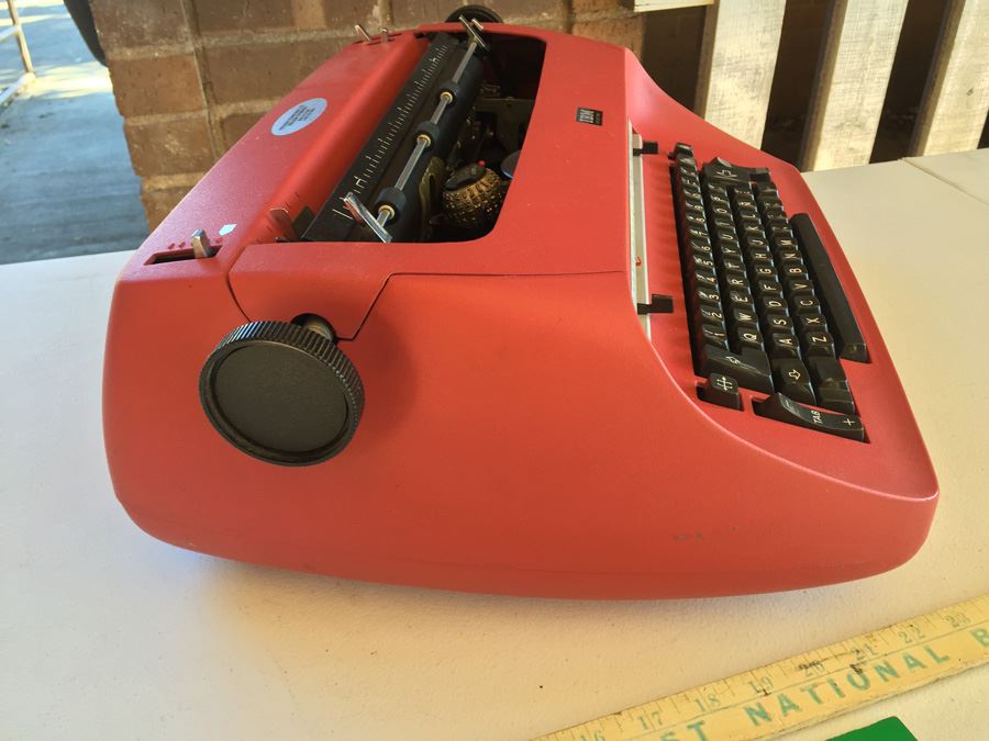 Vintage IBM Selectric Typewriter Lipstick Red With Manual And Dustcover Estimate $500 [Photo 15]