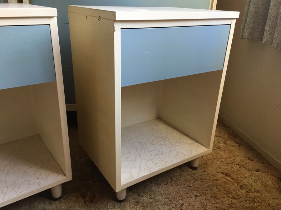 4-Piece Mid-Century Modern Blue Painted Bedroom Set [Photo 14]