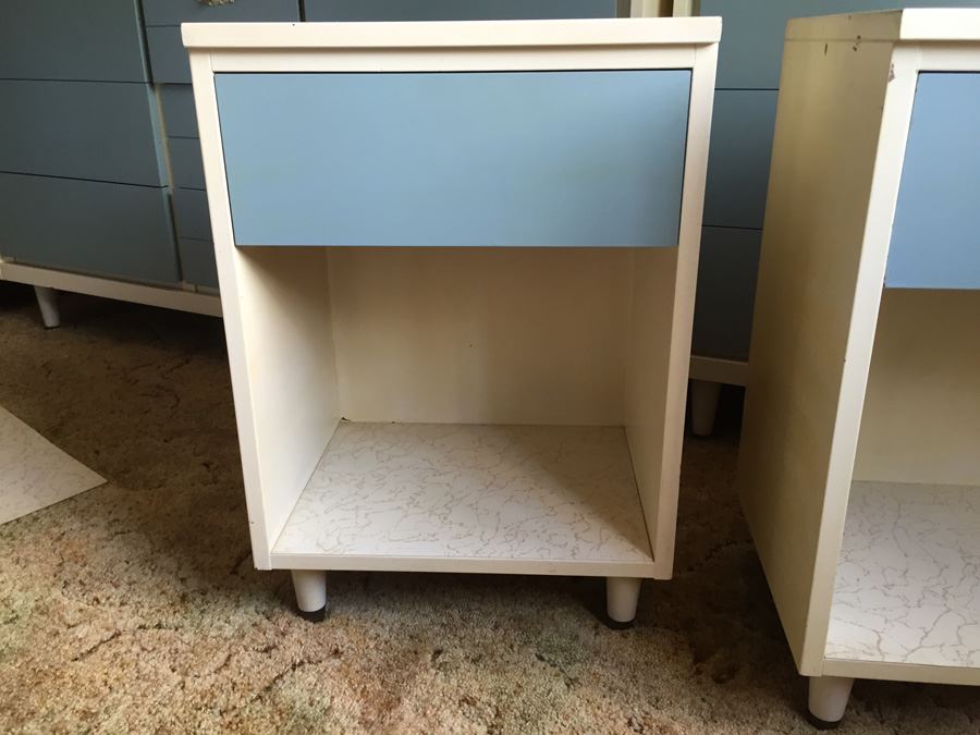 4-Piece Mid-Century Modern Blue Painted Bedroom Set [Photo 13]