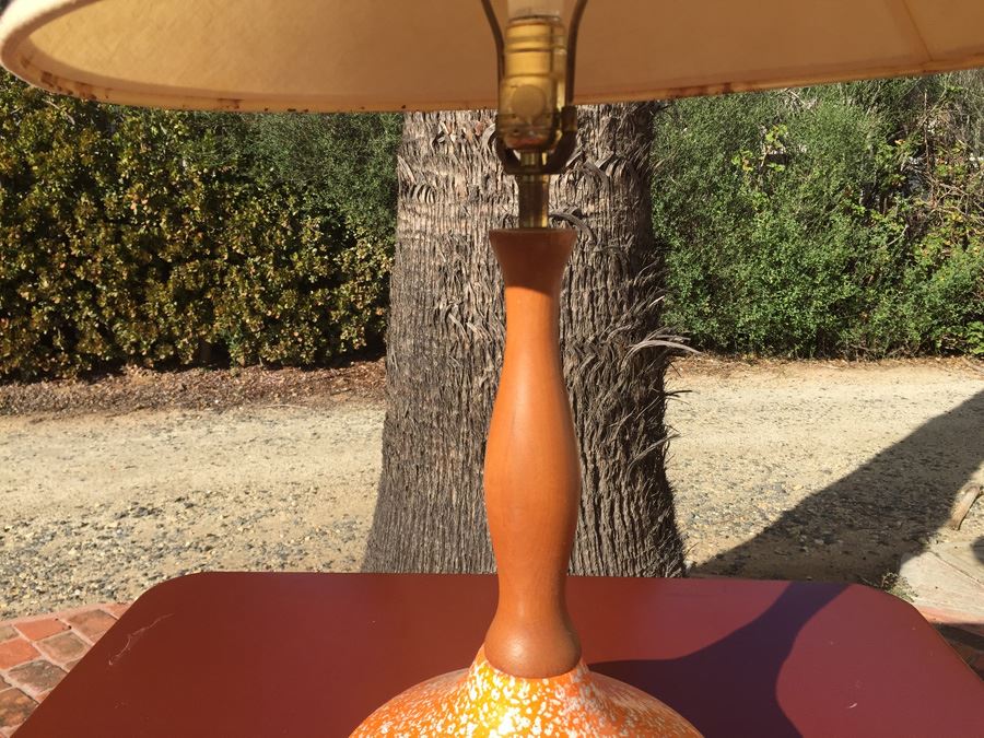 Mid-century Modern Orange Lamp [Photo 3]