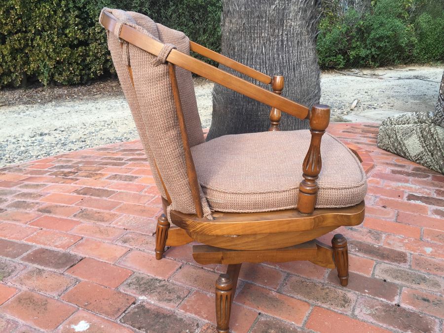 Swivel Rocker Maple Chair [Photo 2]