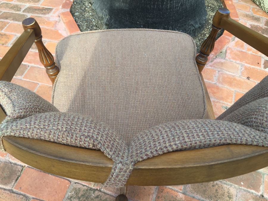 Swivel Rocker Maple Chair [Photo 5]