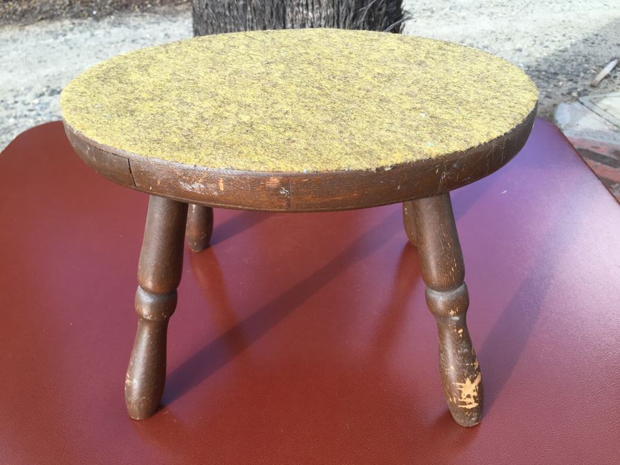 Vintage Stool [Photo 1]