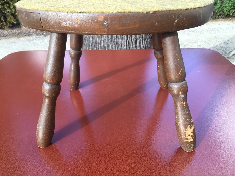 Vintage Stool [Photo 2]