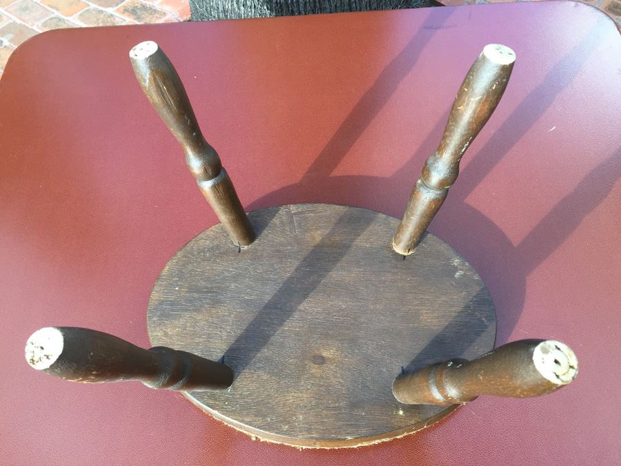 Vintage Stool [Photo 3]
