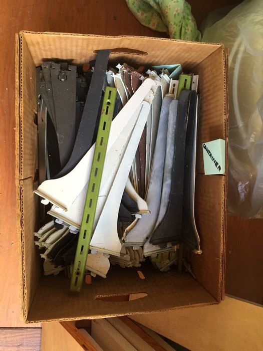 Metal Wall Unit Lot [Photo 1]