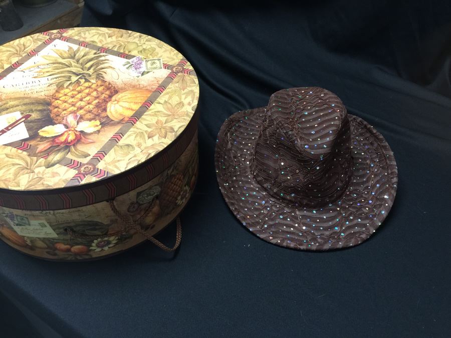 Sequin Hat With Box [Photo 3]