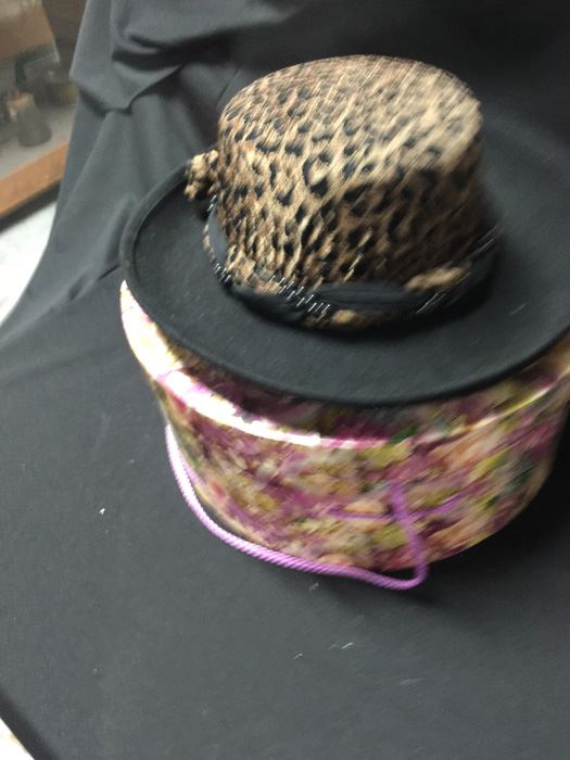 Vintage Hat With Hat Box [Photo 5]